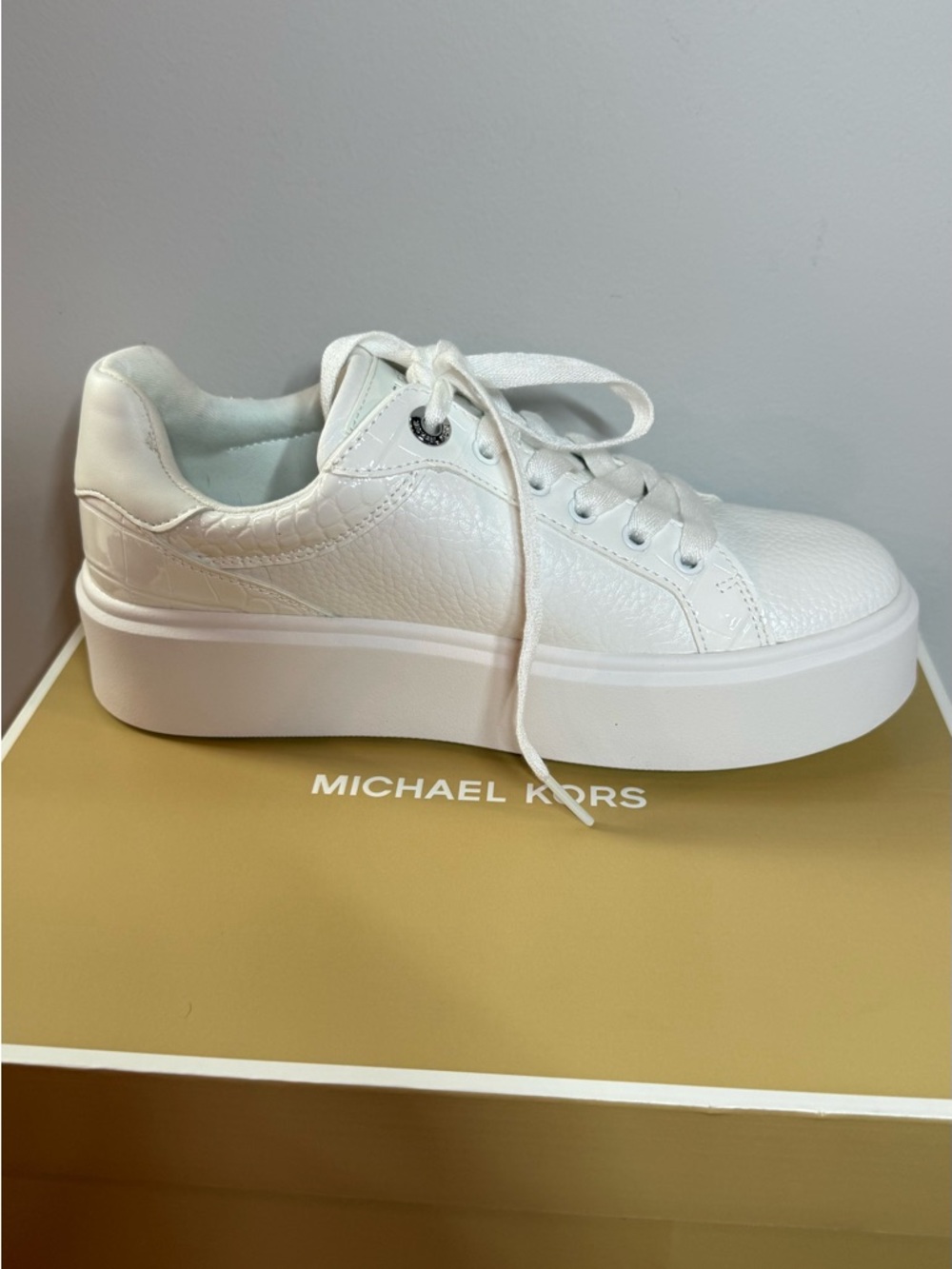 Michael Kors Romey White Platform Lace-Up Sneaker 7.5